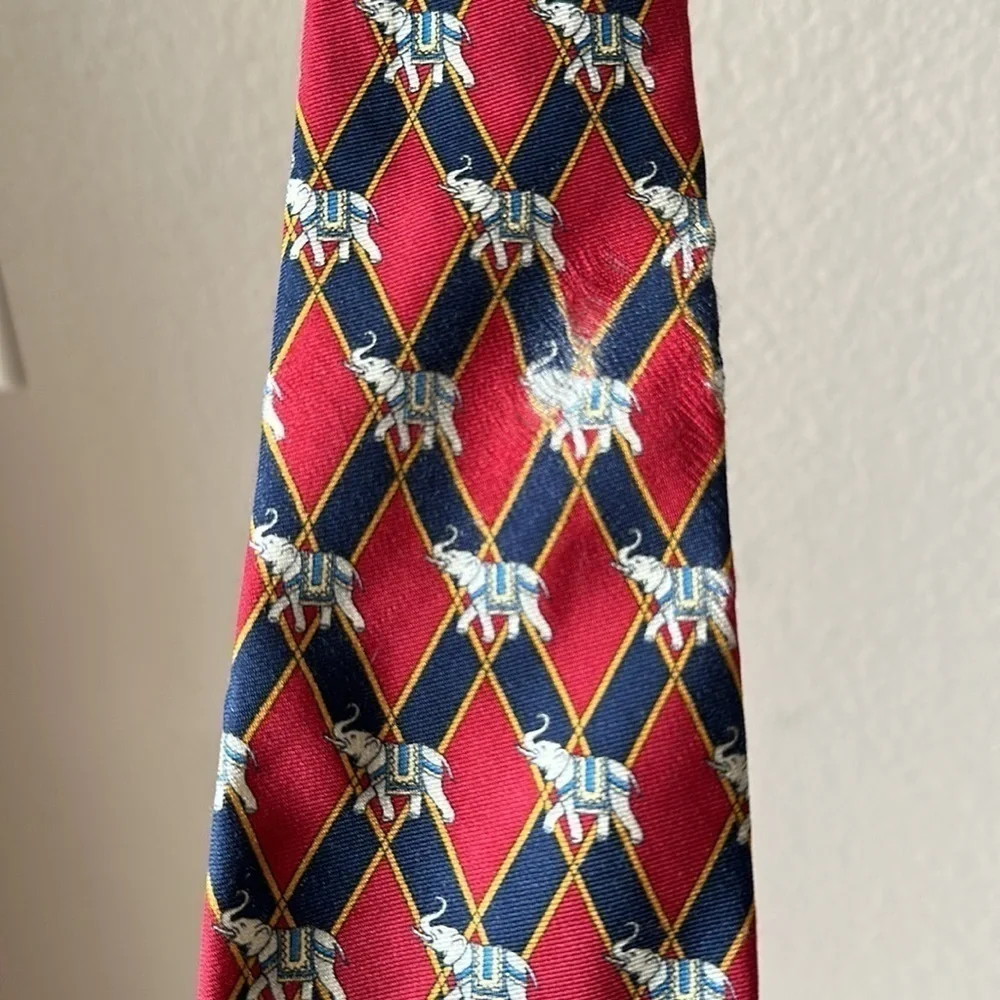 BROOKS BROTHERS Silk Elephant Neck Tie